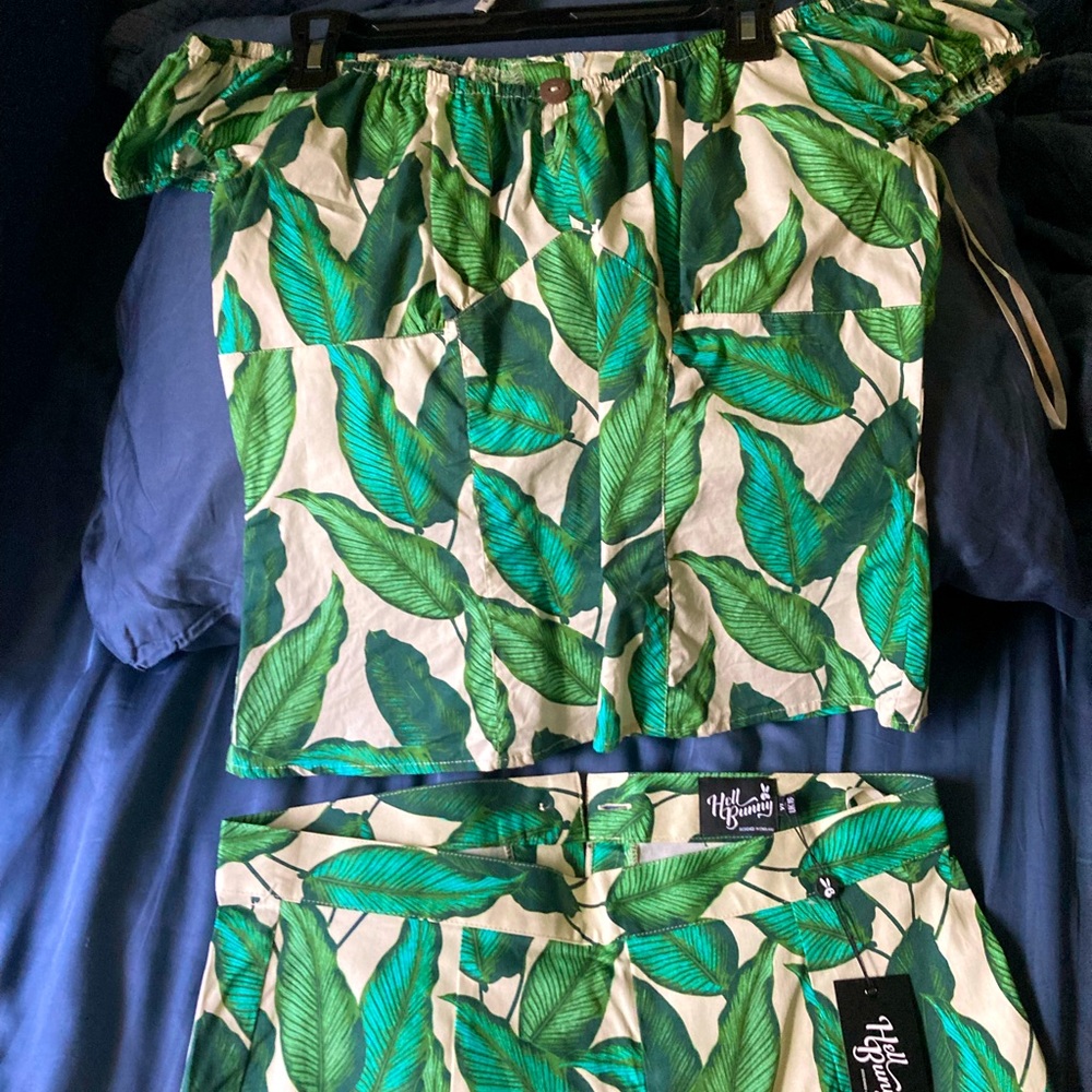 Matching Hell bunny banana leaf cigarette pants and shirt UKxl new never worn